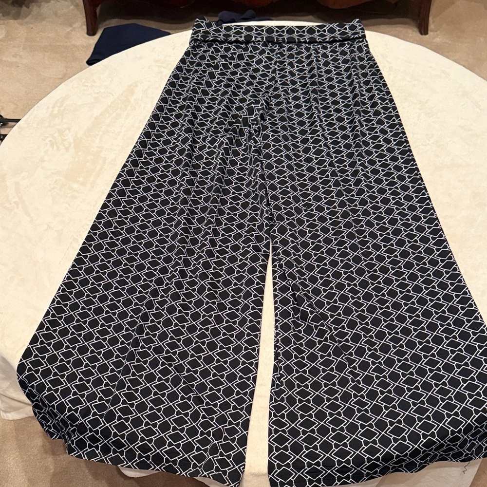 Women’s patterned flowy pants